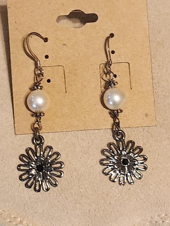 Handmade Jewelry - Elegant Silver and Pearl Drop Earrings
